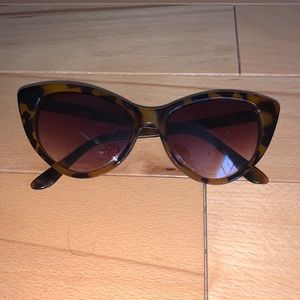 Cheetah Print Cat Eye Sunglasses
